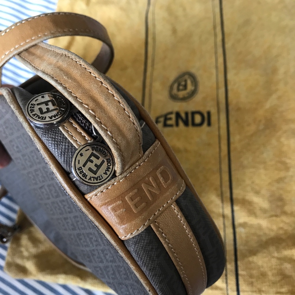 Vintage FENDI crossbody - Picture 2 of 6
